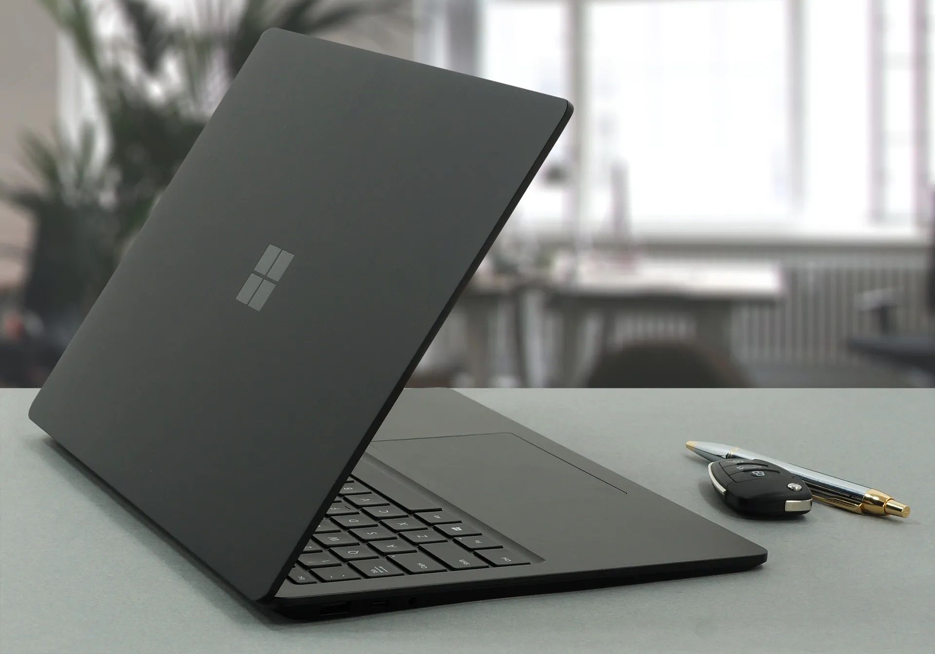 thiet-ke-Microsoft-Surface-Laptop 4