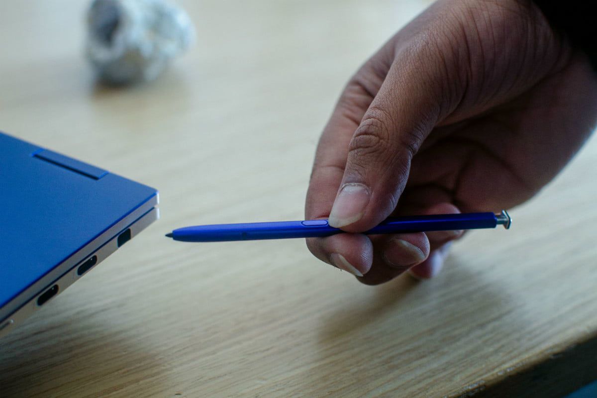 Bút cảm ứng S-Pen có khả năng kết nối Blutooth như trên điện thoại